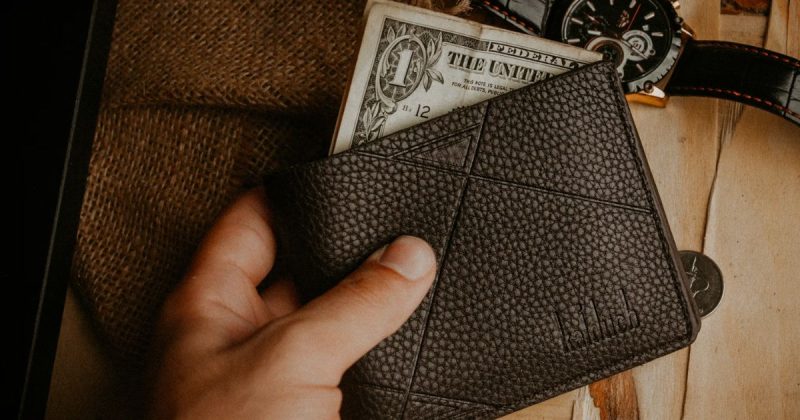 Top 15 High-End Men's Wallets of 2025 – Luxury & Style Guide