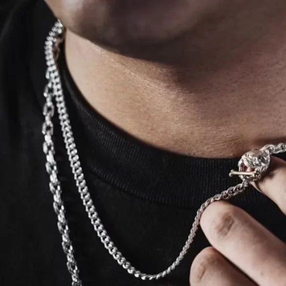 Tips for Wearing Necklaces: Men’s Ultimate Style Guide 2025